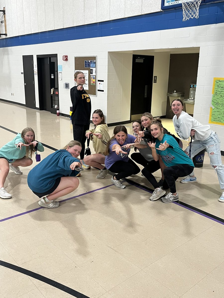 LCTitanSoftball's tweet photo. Very proud of this group of players for representing the program in such a positive way tonight by interacting with the youth of Titan Nation and giving back  to the community at Titan Hill Family Night. #Bleedblue https://t.co/BS6Revim4p