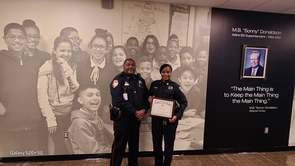 cmdrmarcharris's tweet image. Police Officer Alexis Johnson was recently honored in front of the @AldineISD Board of Education as the @AldinePolice Employee of the Month for her work on her campus at Garcia Middle School. Her continued professionalism everyday as she work with students and staff. #MyAldine