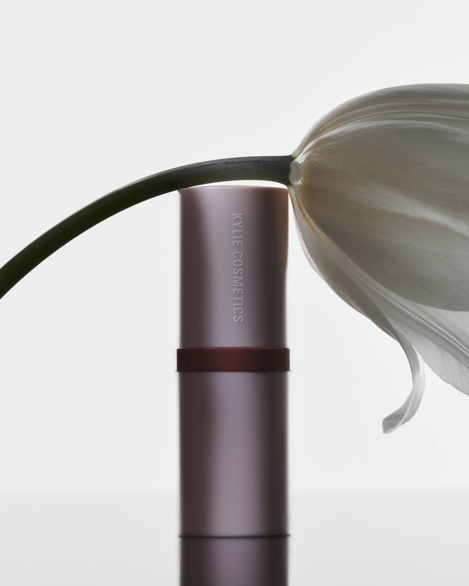 kyliecosmetics's tweet image. never enough blush. 👀☺️