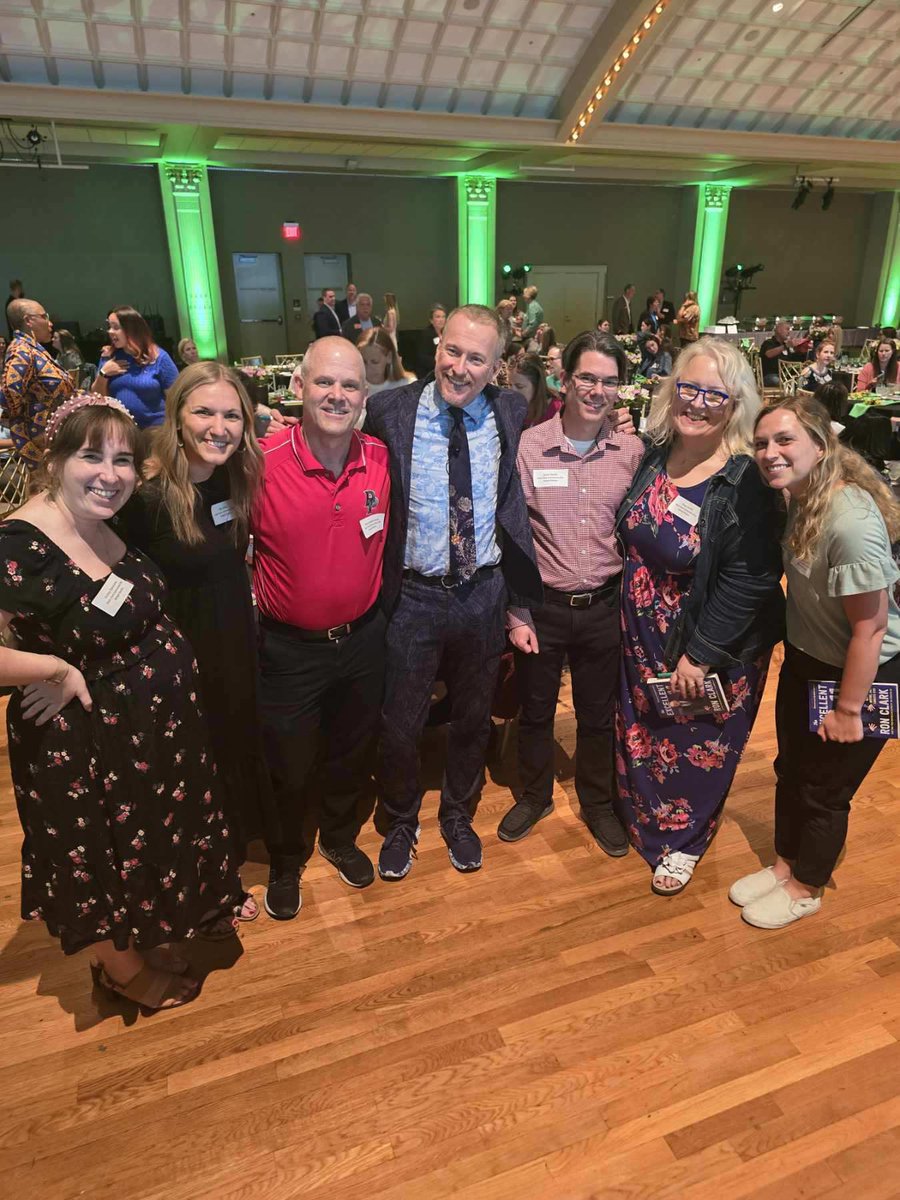A_MATHowski's tweet photo. Such an incredible night with the @DeerParkSchools family✨ thank you @mrronclark_ for reigniting the fire in us tonight!
Also thanks to @Huntington_Bank for sponsoring such a great event! As teachers we are so thankful for this level of hospitality & inspiration🖤
#DPwildcats https://t.co/mNg4UeLoJu