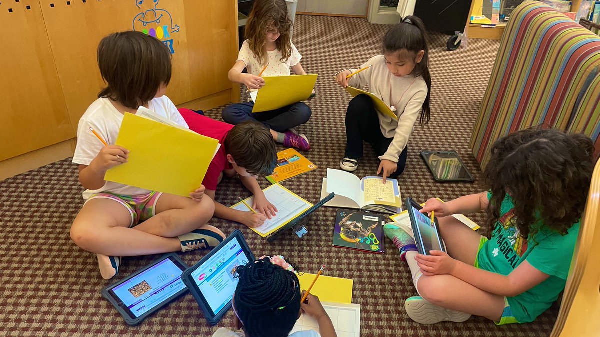 MadisonPlaceLib's tweet photo. The #2ndGradeMD readers are researching pollinators in preparation for creating a new pollinator. @MadisonPlaceK5 https://t.co/YJw8wWZcOI