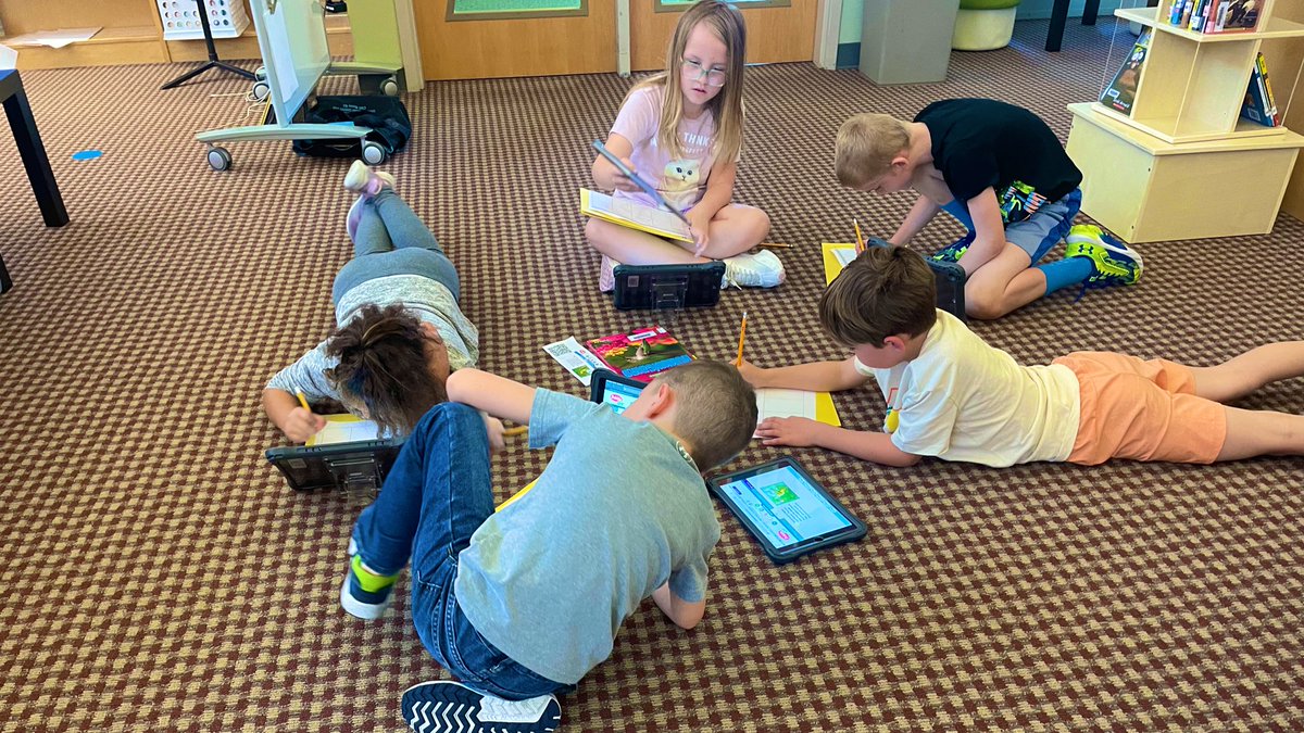 MadisonPlaceLib's tweet photo. The #2ndGradeMD readers are researching pollinators in preparation for creating a new pollinator. @MadisonPlaceK5 https://t.co/YJw8wWZcOI