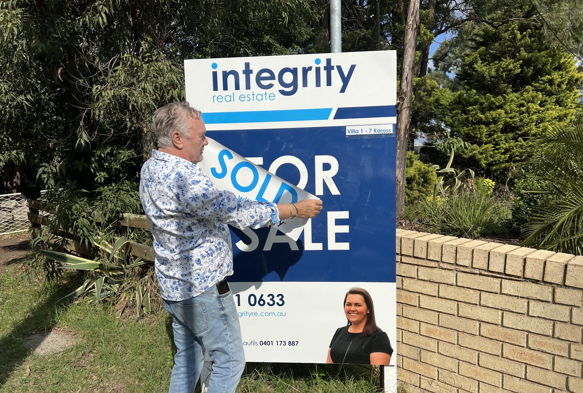 SOLD!
Wishing our vendor a warm congratulations on the sale of his property in South Nowra 🥂
Thank you for allowing Ashleigh and Integrity Real Estate to assist you through another successful sale 🎊🏡🥂
#integrityrealestate #getabetterpricewithintegrity #justsold #southnowra