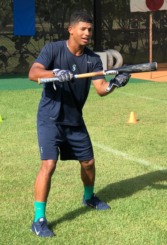 I took this photo of Mariners’ OF Jonatan Clase while I was in the DR in July of 2019. Good lord, his body looks so different today!