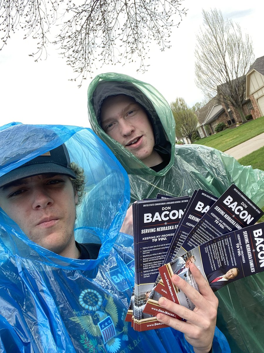 Now that’s commitment! Thank you to our great field team for weathering the conditions and talking to voters today. With four weeks until the May 14th primary, we are ready to rock…Rain or shine! ✊🚪🥓🇺🇸