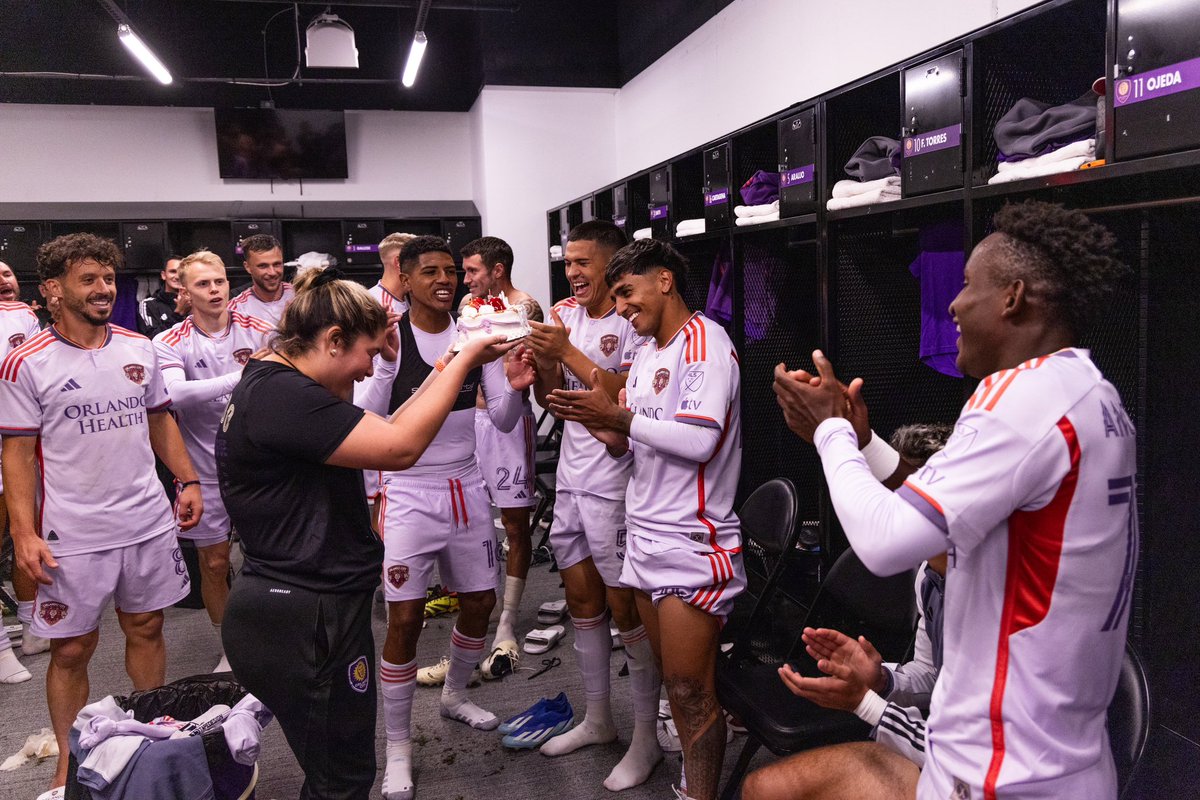 Un cumpleaños diferente! 🎂 Thanks for the celebration, @OrlandoCitySC 🫶🏼 #VamosOrlando 🦁