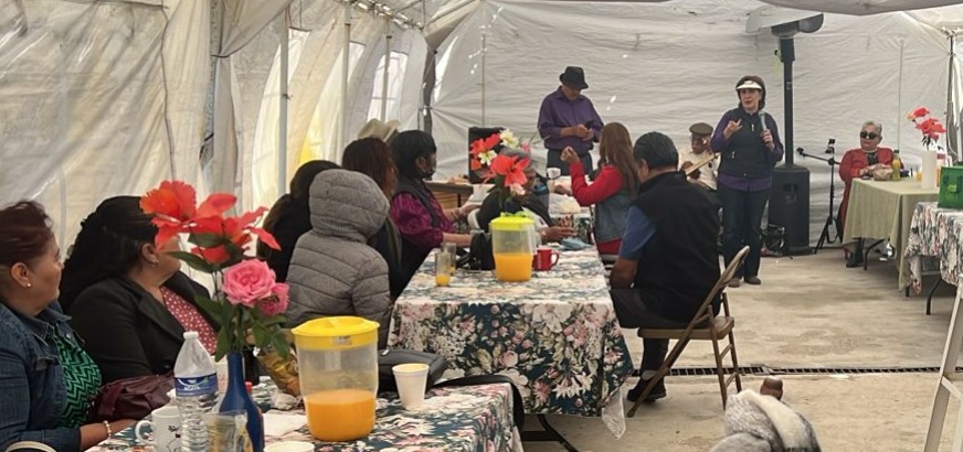 Mirna_RinconV's tweet photo. Nos reunimos con adultos mayores de #Rosarito para conocer más de cerca, las necesidades de ese sector. El Consejo del adulto mayor y la primera estancia para los abuelos, un compromiso posible. @PESNacionalMX #Dia2  #PesBc https://t.co/M6A0y7appu