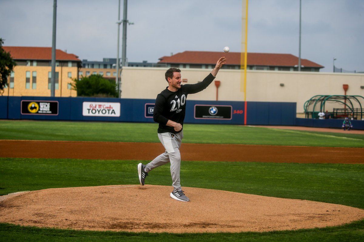 Mound visit. Great to have you at Roadrunner Field, Coach @AustinClaunch05! #BirdsUp 🤙 #LetsGo210