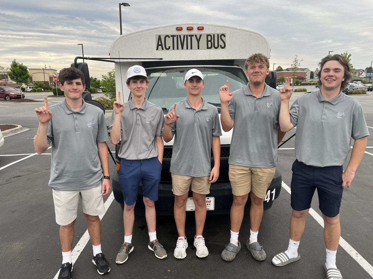 HRHSBullsGolf's tweet photo. Shooting 172 in the 6th @Gm4Sports conference match, @hrhsbulls tie for🥉

Top 4 Bulls Scores
40 @jake_baucom 
40 @LleytonM_10 
44 Trevor Talbot
48 Noah Hatley

Final conference match is 4/22 at @Irish_Creek, the conference team/individual titles &amp; regional berths up for grabs https://t.co/GxvNEDJvAq