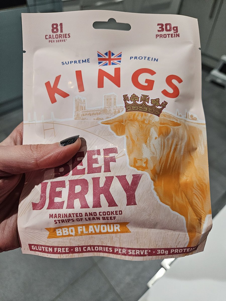 pitsy79's tweet photo. @kingssnacks help me out please.. This says 30g of protein..But on the back it says 30g protein per 100g..the packet is only 60g? And 81 cals refers to neither 100g OR 60g (it refers to a 30g serving) this packaging is SO misleading, I cannot work out the macros in this at all?! https://t.co/f6wJBrlzjN