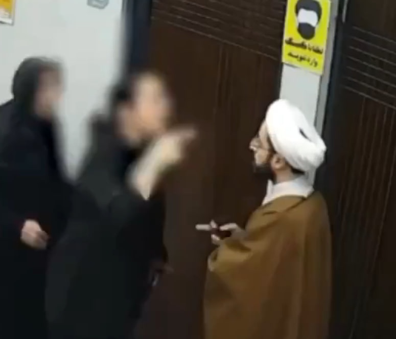 somayeng's tweet image. "هر بار که زنی از حق خود دفاع می‌کند، احتمالاً بدون این‌که بداند، بدون اینکه ادعایی داشته باشد، از حق همه‌ی زنان دفاع می‌کند."  مایا آنجلو
#جنگ_علیه_زنان