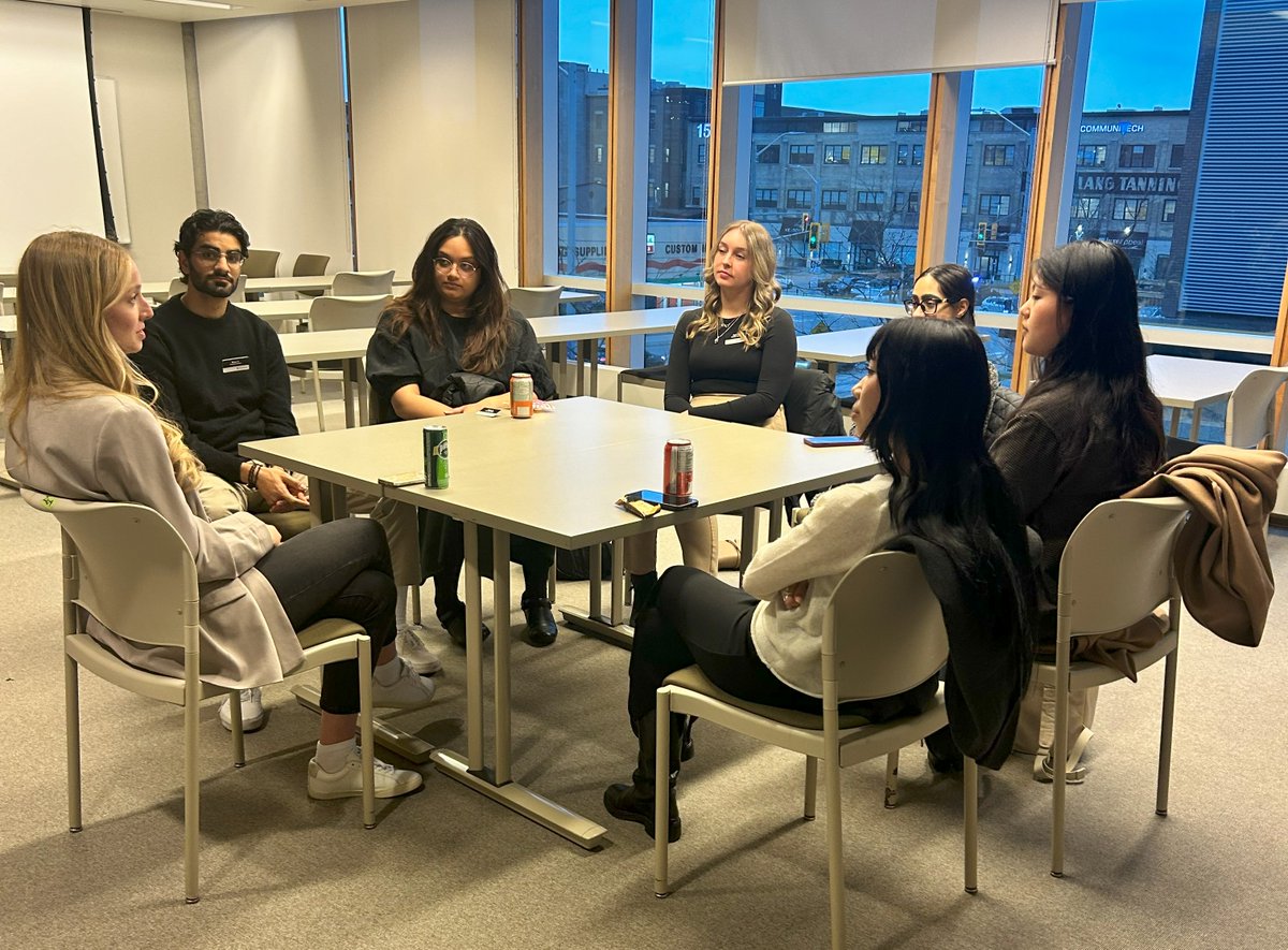 Waterloo Pharmacy hosted a Speed Networking Night that brought together 150 participants including our third-year class and #WaterlooPharmacy alumni to support student leadership learning and development through relationship building: bit.ly/3Jk9C4M