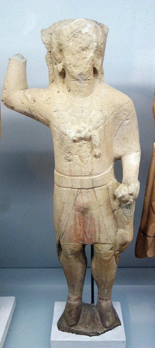 Estatuilla representando a Herakles-Melqart, dios supremo de Tiro y protector tambien del puerto fenicio de Kition. Procedente del santuario de Pampoula, junto al puerto. Se situa entre los siglos VIII - VI a.C. Museo arqueológico de Larnaka-Kition. Chipre.