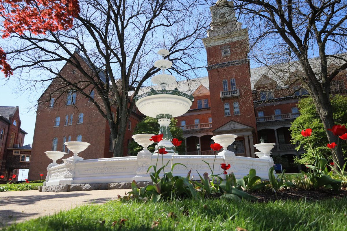 It's beginning to look a lot like spring! Our campus is blooming! Where is your favorite place to relax on campus on a sunny day? Comment below! #shipisit #shiphappens #shippensburg #shippensburguniversity #su #spring #blooming #collegecampus