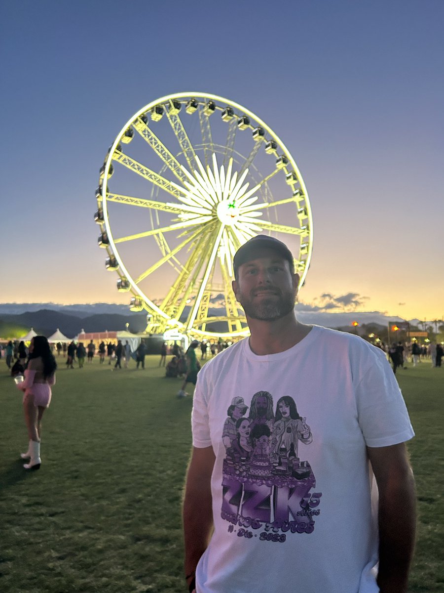 Favorite Coachella moments Son Rompe Pera (obvio!) No Doubt. Catching 15-20 min of new bands popping from stage to stage. Music discovery is better off the algorithms. Bumping into friends & colleagues. Driving home at 2am instead of 2pm with no traffic 🥳 @zzkrecords