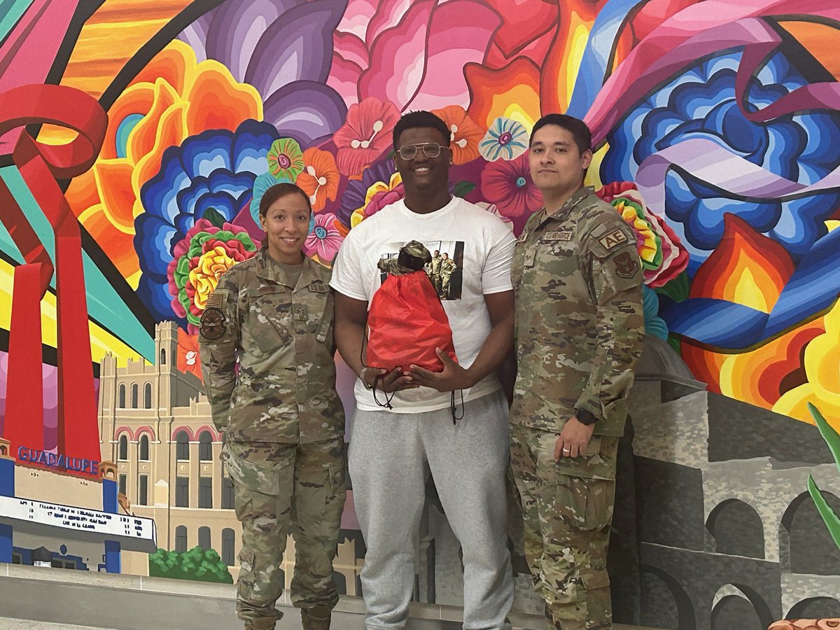 433rd Airlift Wing tweet media