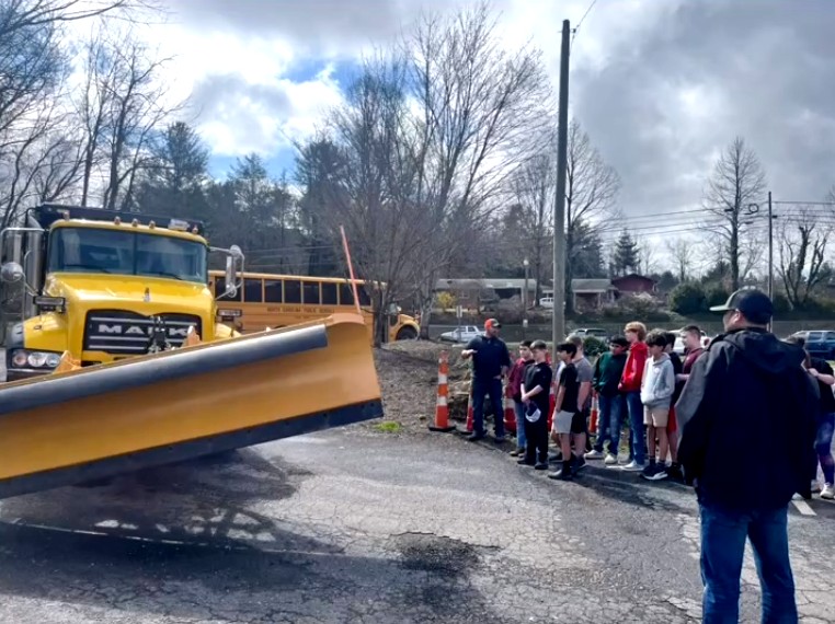 We had a blast getting out with the kids last week! 👷‍♀️ Jobs on the Go at Rockwell Elementary School had the next generation inspired. 👷‍♂️ Students at Crane River and Valley Springs middle schools got the full equipment and vest experience.