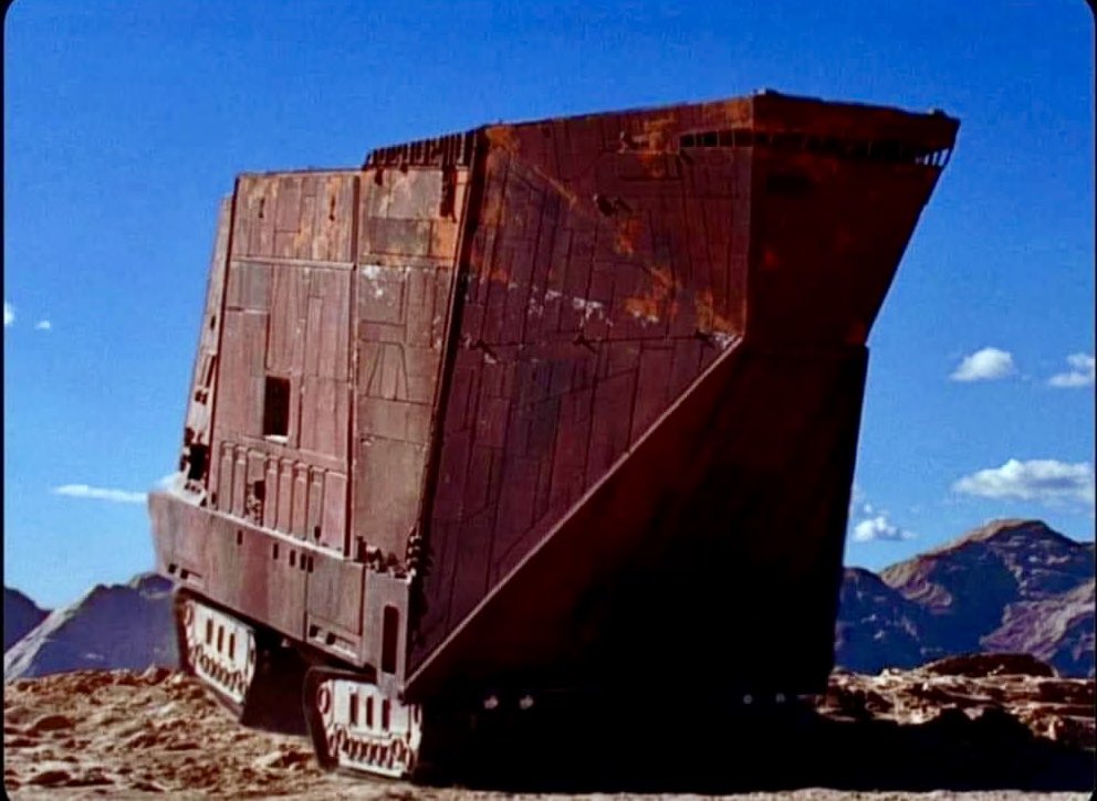 Siefe's tweet photo. 🚨BREAKING :
Elon Musk &amp; Tesla announce new “Cyberbus” https://t.co/5AosNT90py