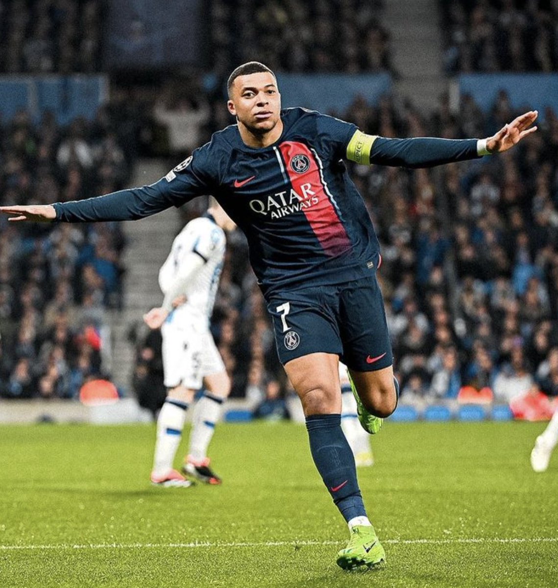 🌟🇨🇵 Kylian Mbappé pone el 3-1 PARA EL PSG y el cuadro parisino le pasa A GANAR la serie al Barcelona. Siempre Kiki.