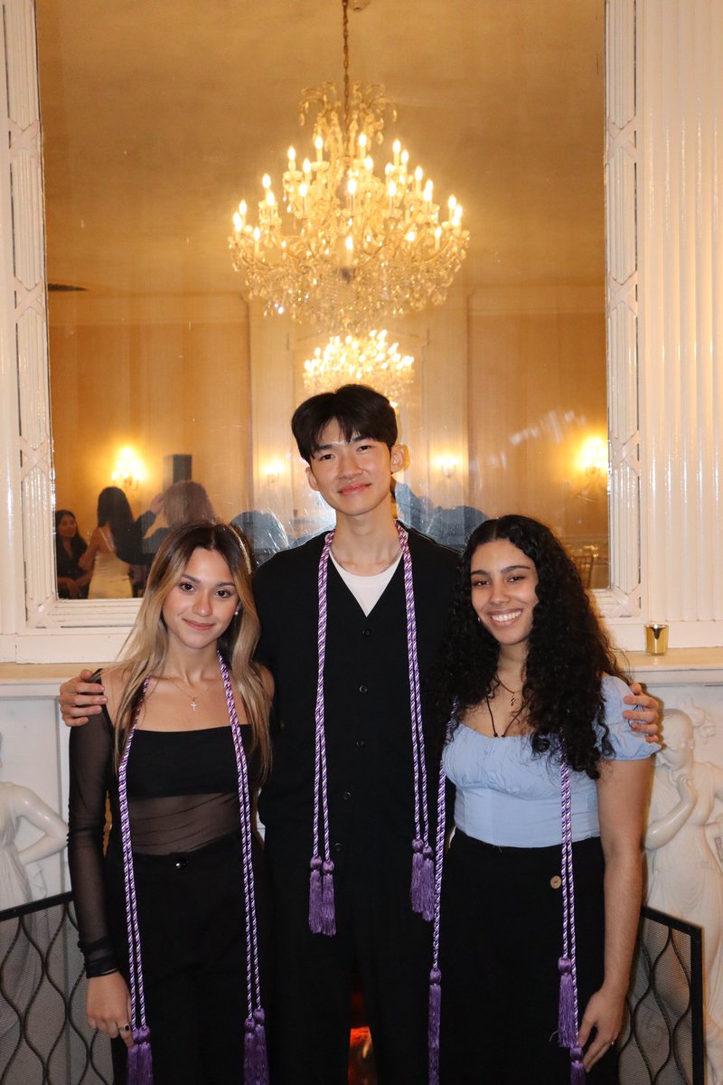 Congratulations to the new inductees of @NYUupsilon , the Upsilon Chapter of Sigma Theta Tau International Honor Society of Nursing! @ASquiresPhDRN was the keynote speaker for the ceremony. @SigmaNursing 🥳👏