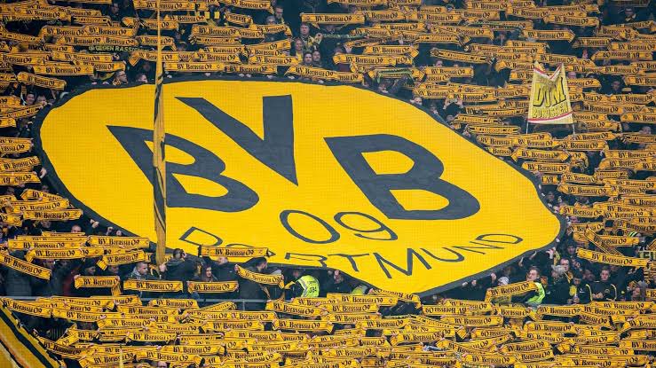 Siz bir avuç teröristsiniz bu adamın emeklerine yazık!

Ihr seid ein Haufen Terroristen, schade um die Bemühungen dieses Mannes!

￼#Bokluduvar
#shitwall
@BVB