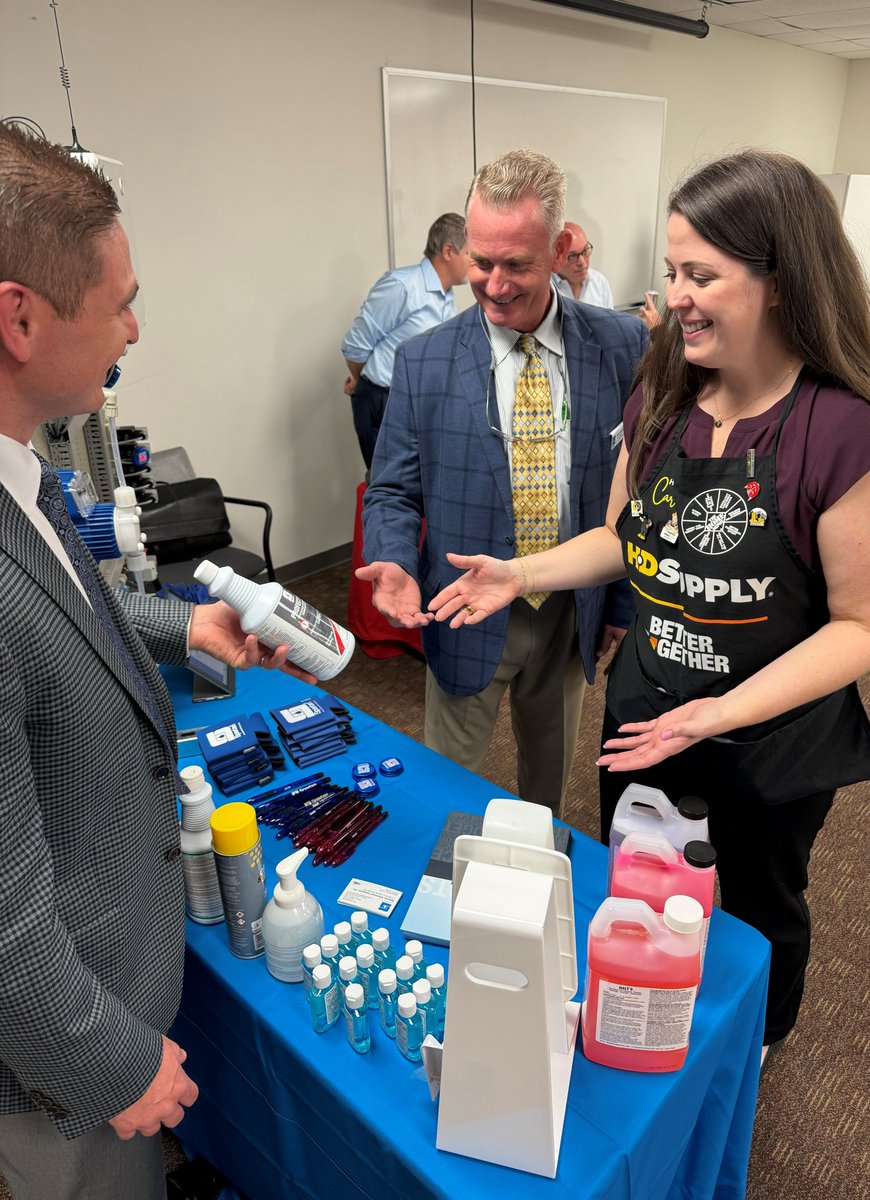 spartanchemical's tweet image. Today, we're at HD Supply's Regional Customer Sales Blitz in Tampa, FL. We were able to give a "Vendor Table Talk", connecting with reps across diverse sales verticals.  Thank you, @HDSupply for this opportunity. #HDSupply #SpartanChemical #wemakecleansimple
