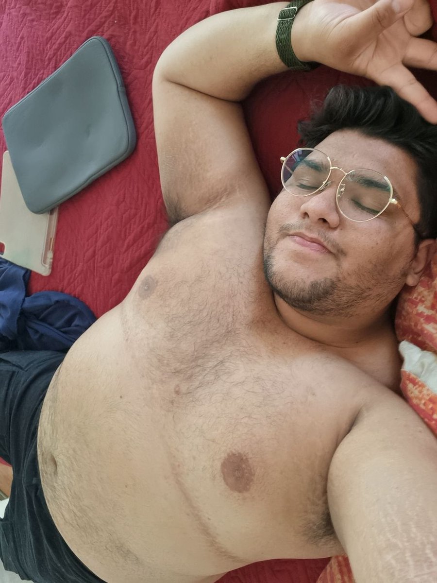 Vicho, but at the gym (@bigcat_gymbro) on Twitter photo I am friend-shaped.
I feel so good about this pic 
I kinda wanna draw something with it I am friend-shaped.
I feel so good about this pic 
I kinda wanna draw something with it