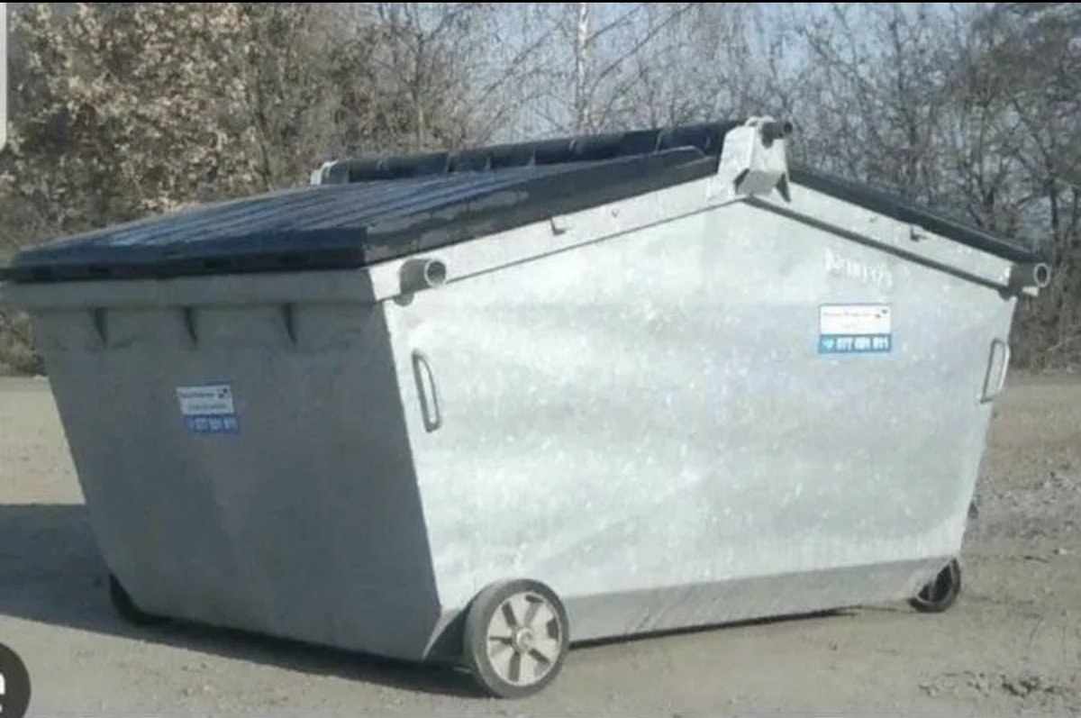 GavinCurnow's tweet photo. Saw my first Cybertruck https://t.co/Ta6qL2VeMY