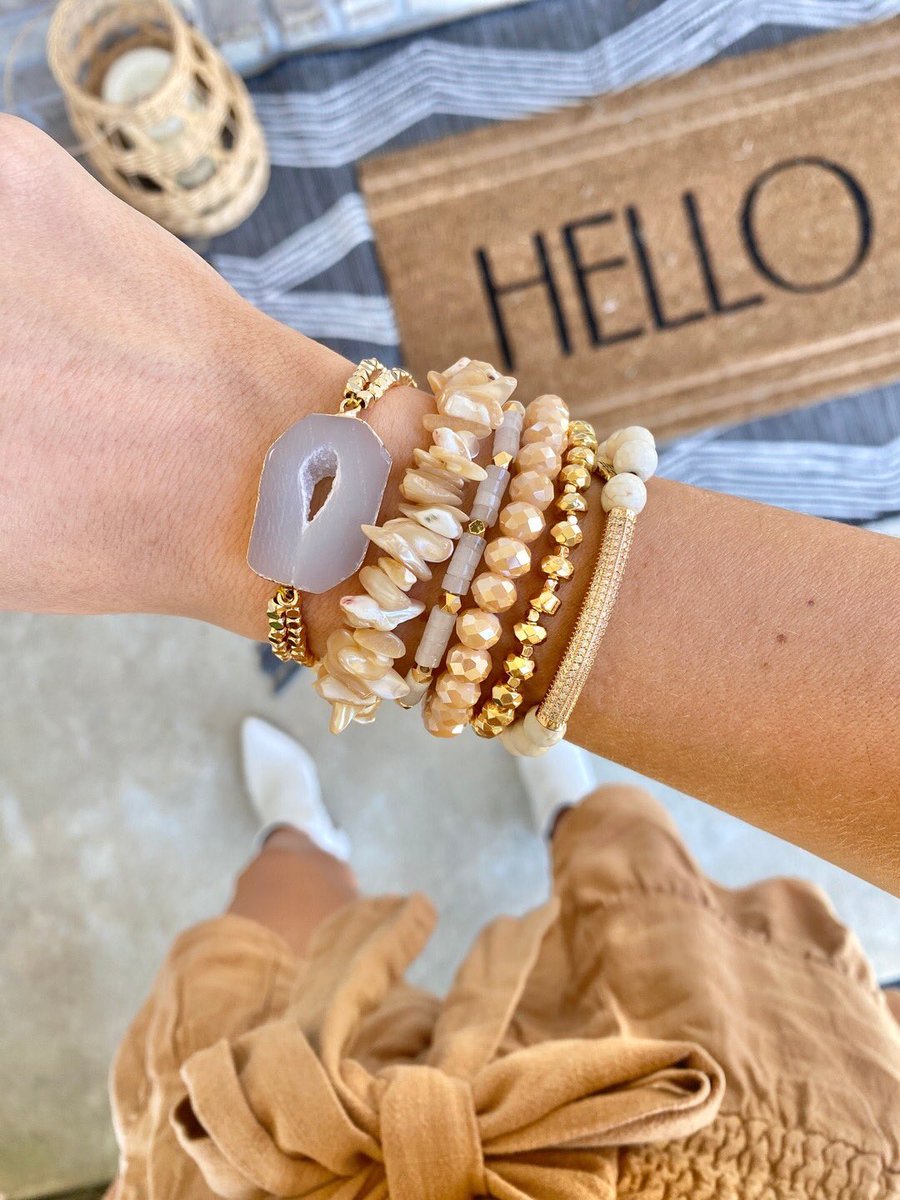 Say Hello to the perfect neutral look 👋 #kinsleyarmelle #stainlesssteeljewelry #naturalstonejewelry #bracelets #braceletstack #boho #bohojewelry #bohostyle #neutral #neutralstyle