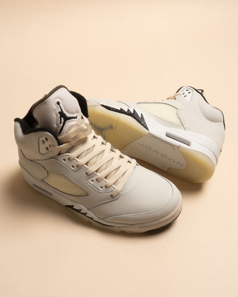 JustFreshKicks's tweet photo. Dropped via Nike US 🍦
Air Jordan 5 Retro SE 'Sail'

Mens:https://t.co/w40FtUpT5W
Kids:https://t.co/mGxjRgl31e https://t.co/mLpL1mkcni
