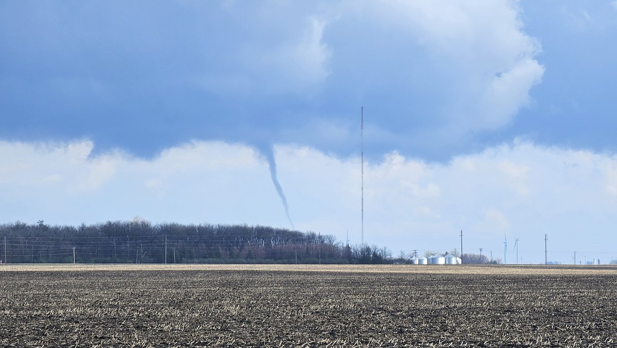 PocahontasPD's tweet photo. Another set of photos #iawx https://t.co/oz84gWjXhX