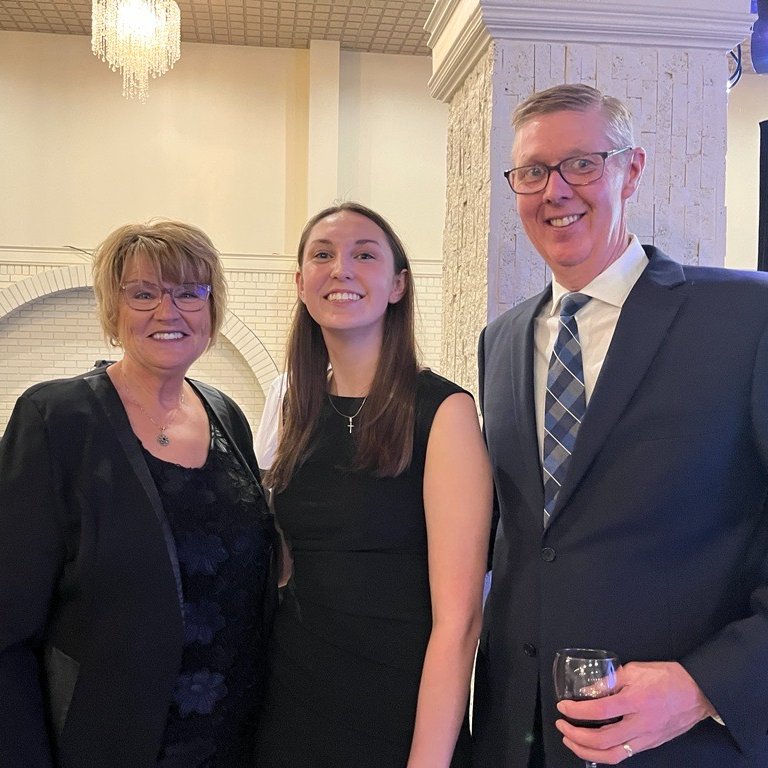 What an amazing accomplishment. Last week, Megan Devries won the Youth Entrepreneur of the Year Award at the Chatham-Kent Chamber of Commerce’s 136 annual Business of Excellence Awards. Great to see how a school project started a sock company, SikSox. @CKChamber @handsorl