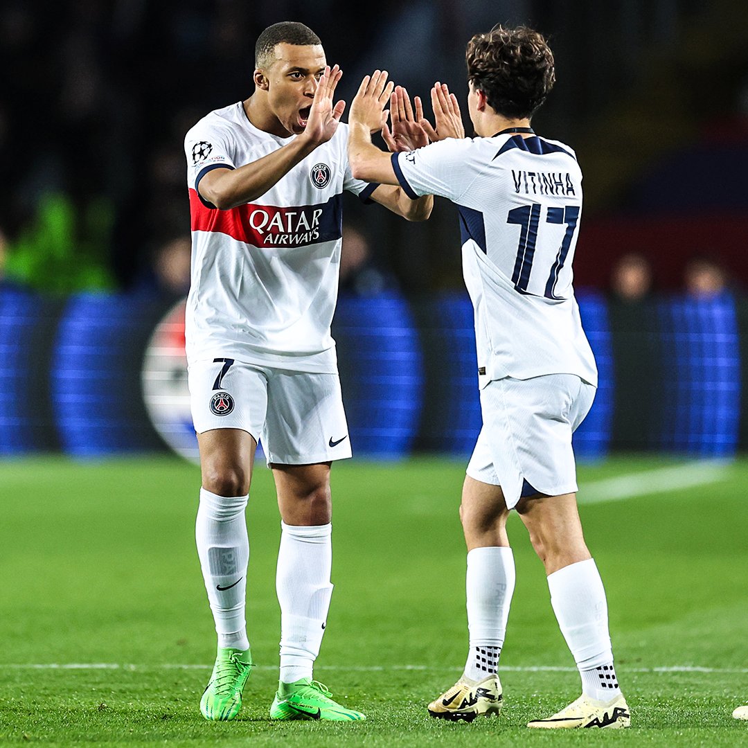 brfootball's tweet photo. ▫️ Vitinha stunner levels the tie 
▫️ Xavi sent off 
▫️ Mbappé converts a penalty to put PSG ahead 

All in a seven-minute span. WOW 😱 https://t.co/PLONfrpcvb
