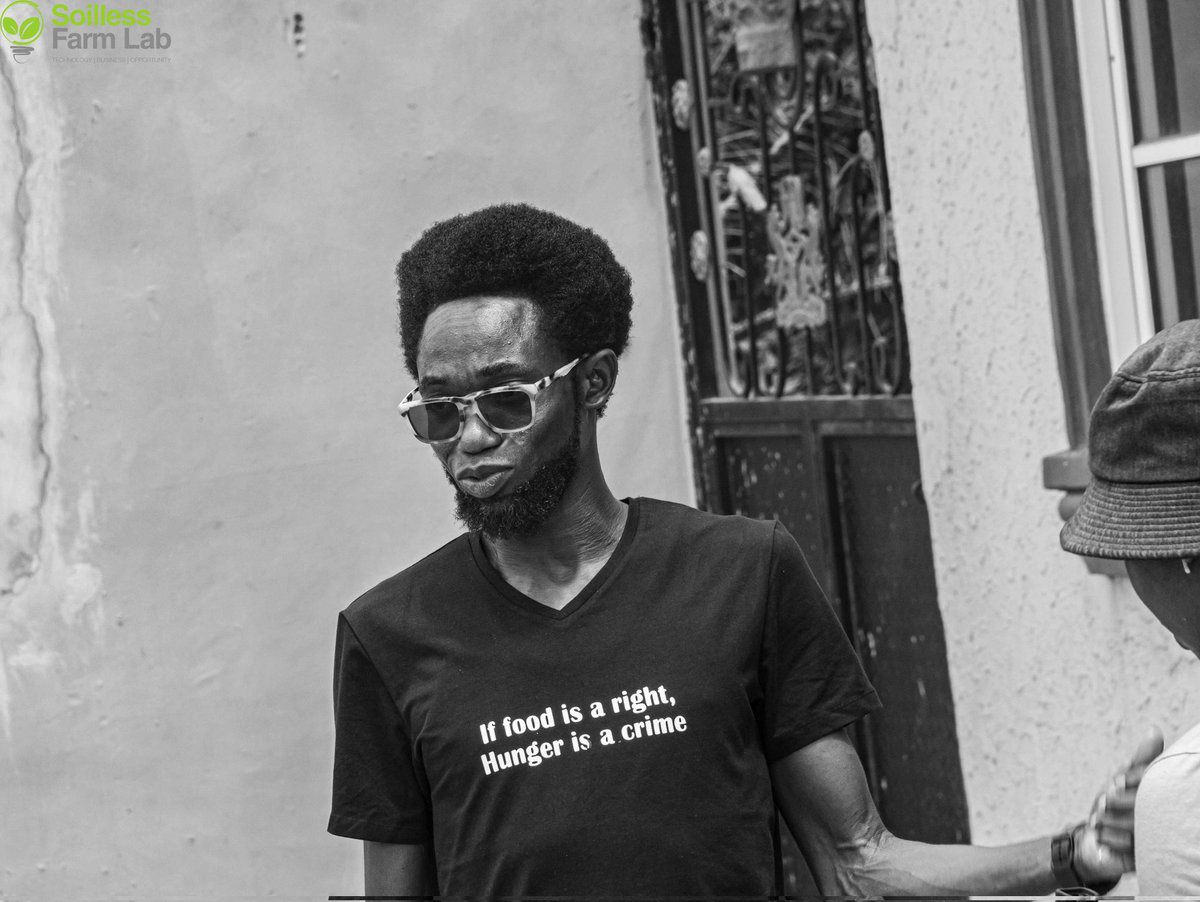 Samsonprolific's tweet photo. A king
Or
A slave

We are both meant to serve. 

Service doesn't take away from you. 
It is just that you understand your purpose. 

#FarmerSamson #TheWizardFarmer https://t.co/6QHY9tDm41