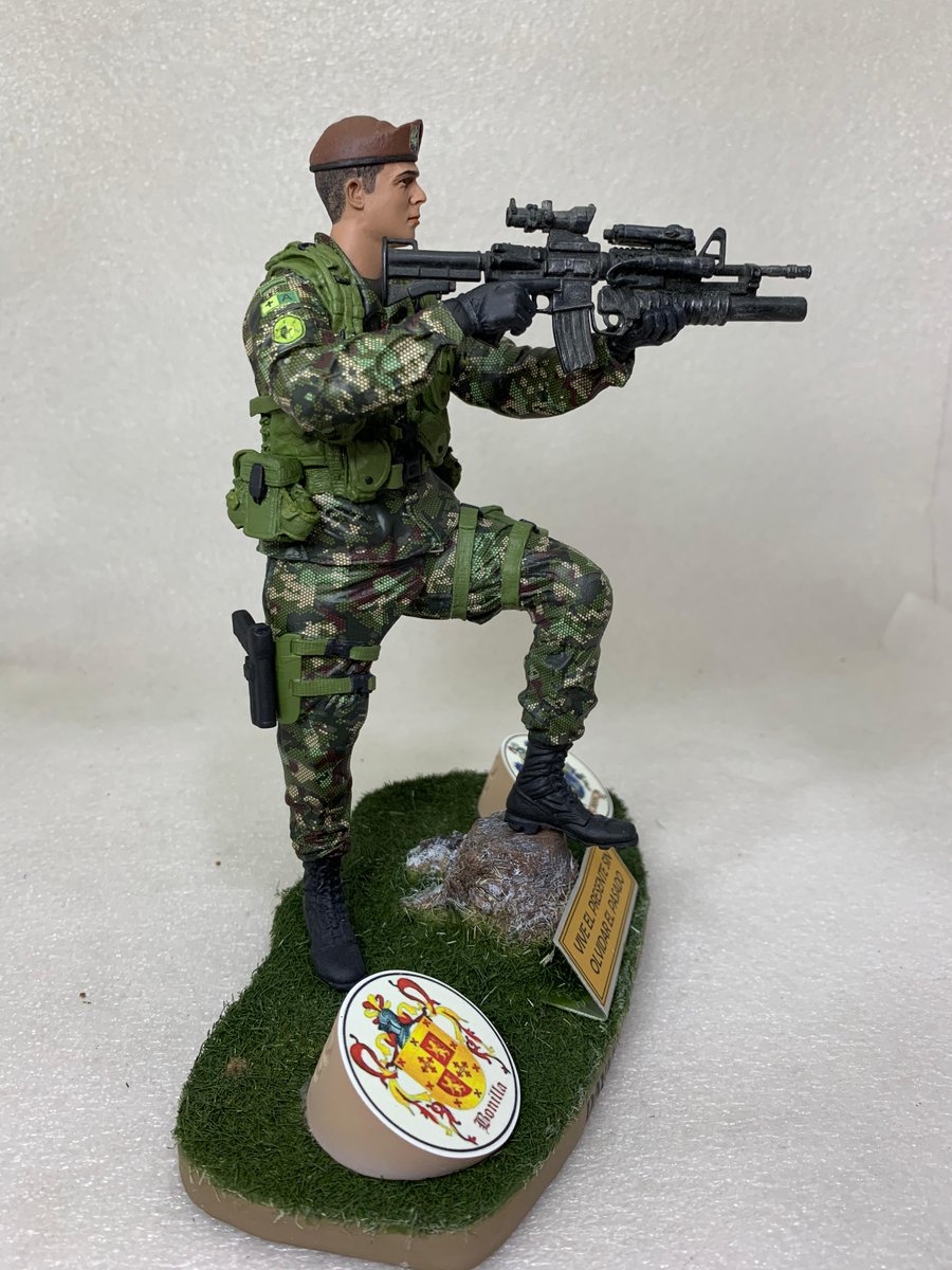 figurasmili's tweet photo. Cualquiera de nuestros modelos puede llevar el uniforme que se ha utilizado por Ejercito, Fuarza Aerea, Infanteria de Marina. lleva cada modelo un escudo en la base, leyenda en el borde, dedicatoria en la placa. A si mismo, casco, gorra o boina en el color que desee.  311 5598532 https://t.co/k42IP3rRYj