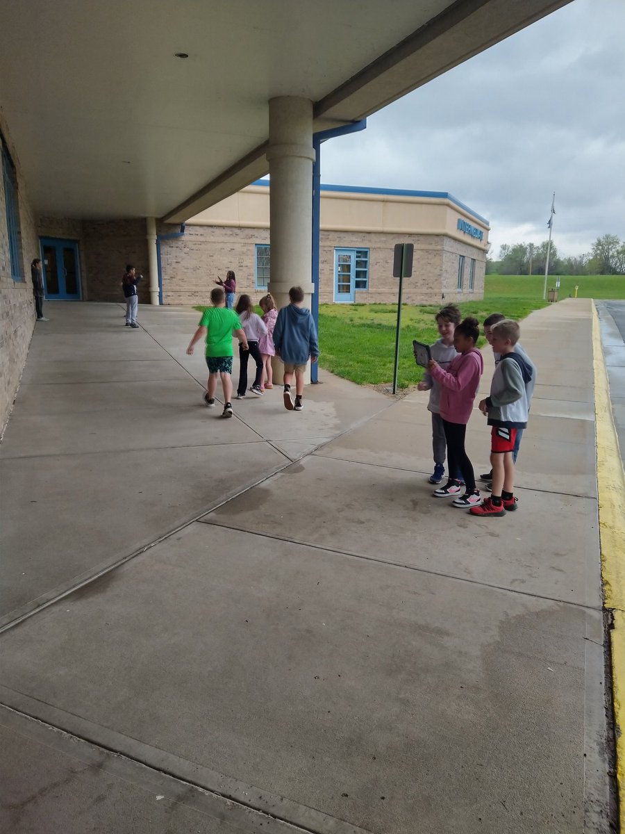 mortlara's tweet photo. The rain cleared long enough to film our iMovies.  #WeAre409 @doc_nuge https://t.co/Gpi7wpplRM