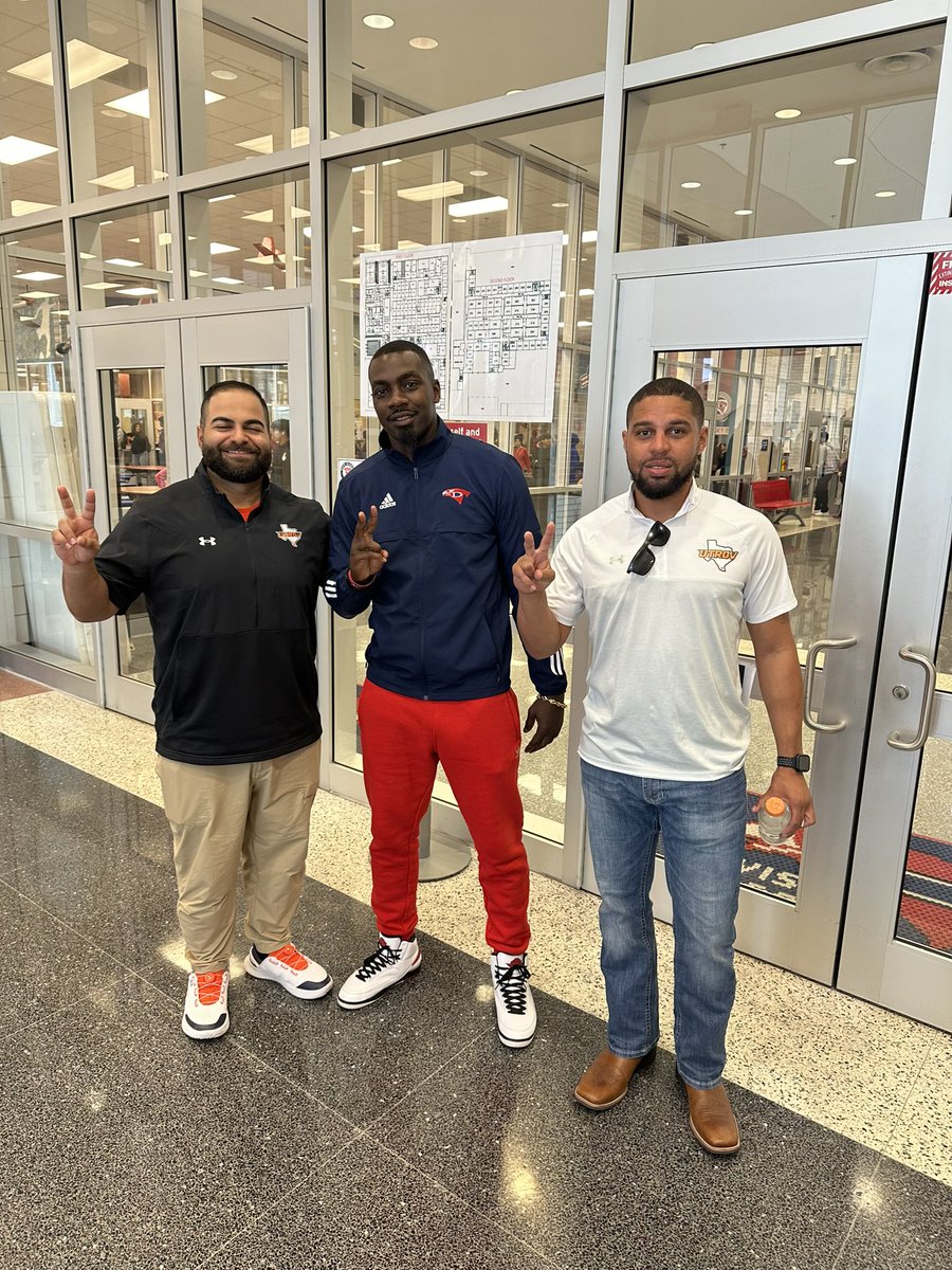 Shoutout to @CoachAdayMac11 from UTRGV for stopping by Davis today! We appreciate you. #BOD