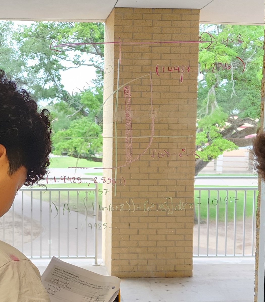 Nothing like 📈 area & volume under curves on a 🪟 ! #Calculus #innovativenovelty @AlvinHSJackets @amjernigan @AlvinISD_Math #𝐜𝐮𝐥𝐭𝐢𝐯𝐚𝐭𝐢𝐧𝐠𝐪𝐮𝐚𝐥𝐢𝐭𝐲 𝐞𝐝𝐮𝐜𝐚𝐭𝐨𝐫𝐬 • 𝐥𝐞𝐚𝐫𝐧𝐞𝐫𝐬 • 𝐭𝐡𝐢𝐧𝐤𝐞𝐫𝐬