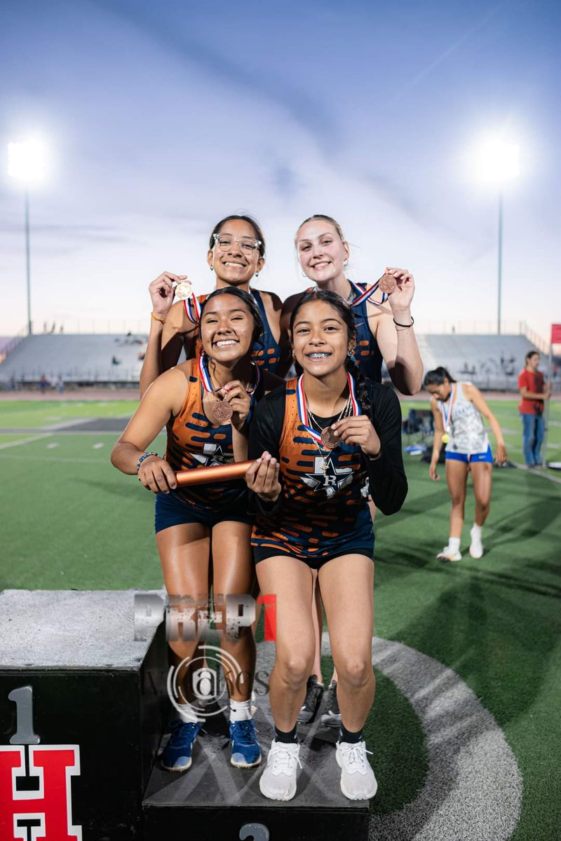 Girls Relays 4x1🥉53.44 @jackie_lopeezz Ayleen R. Ava G. @AlizaeDuran5 4x2🥉1:56.93 Makayla D. Flora L. Jisclem C. @SophiyaBustill1 4x4🥉4:39.42 Jisclem C. Ayleen R. @KimCastro0714 @SophiyaBustill1 Regional Qualifiers 🐆⚡️💪🏽🏆 @Track_RHS 📸 @LossyFliccs 📸 @iv_takes