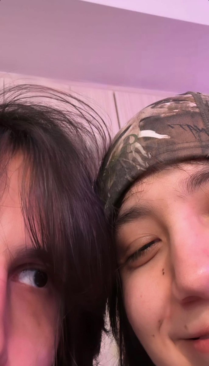 Amigo es que

Que Missa haya dicho "Han oido esa frase de... Protejan a esta persona a toda costa? Yo creo que Quackity es esa persona. No creo haber visto a alguien tan fiel y buena persona como Quackity en mi vida"

ME ROMPIÓ EN MIL PEDAZOS