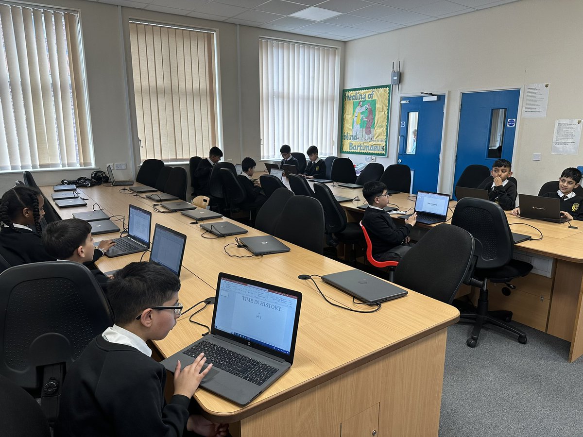 ICT Club are taking virtual adventures to the next level by creating interactive presentations on their dream destinations with Google Earth! 🌍✨ #DigitalExplorers #DreamVacations'
#Computinghfb10