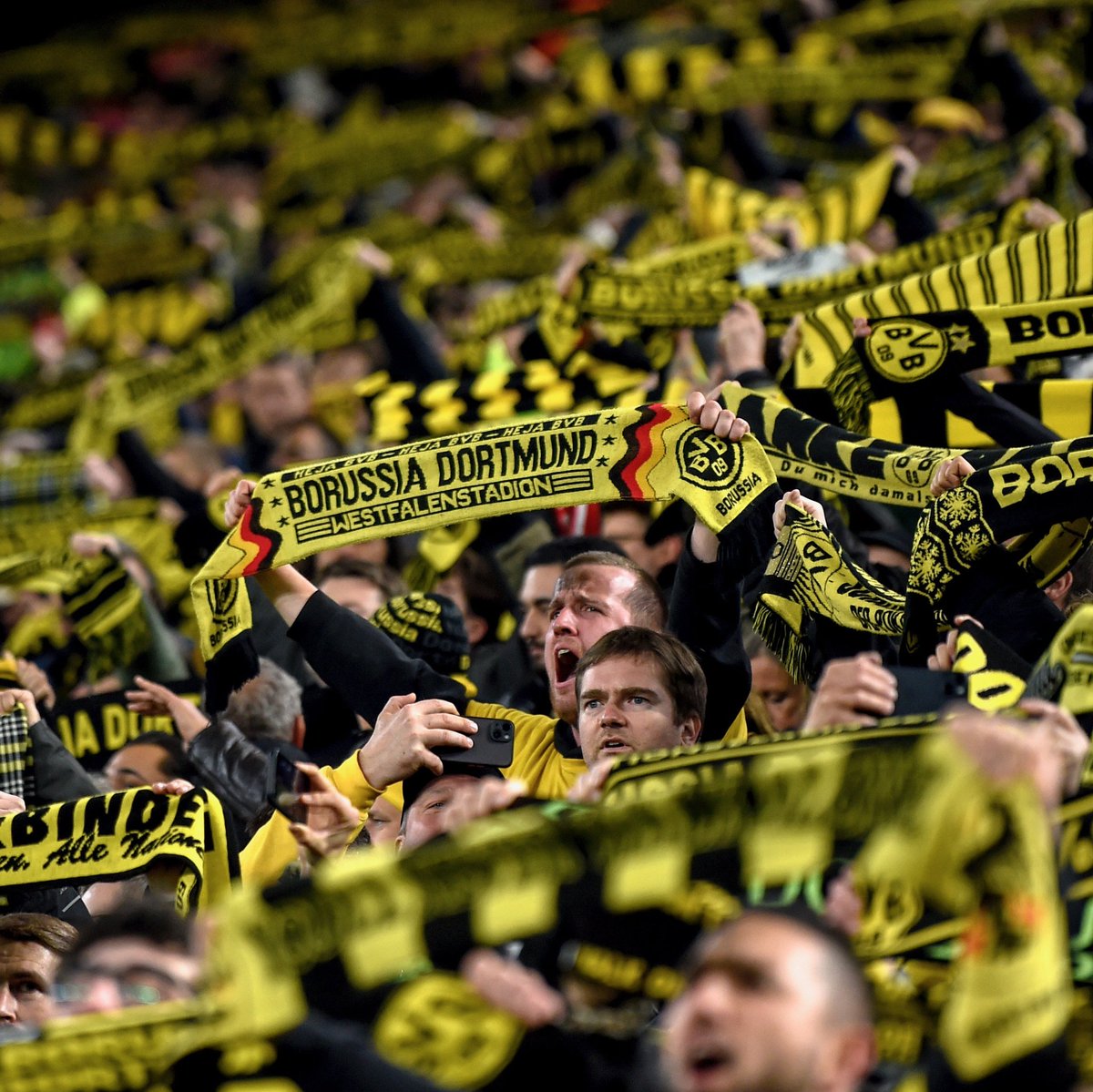 🟡 'Echte Liebe.' #BorussiaDortmund

➡️ Bir oraya bir buraya giden maçta üstünlüklerini koruyabilecekler mi?