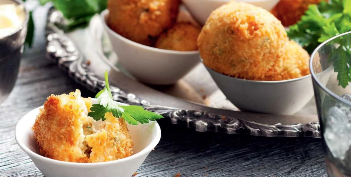 𝑪𝒓𝒖𝒎𝒃𝒆𝒅 𝑭𝒊𝒔𝒉 𝑩𝒊𝒕𝒆𝒔 Crispy and delicious crumbed fish bites! You can craft this delight with the finest frozen fish you find in your freezer. Each bite is bursting with flavor and coated in a perfect golden crust.
