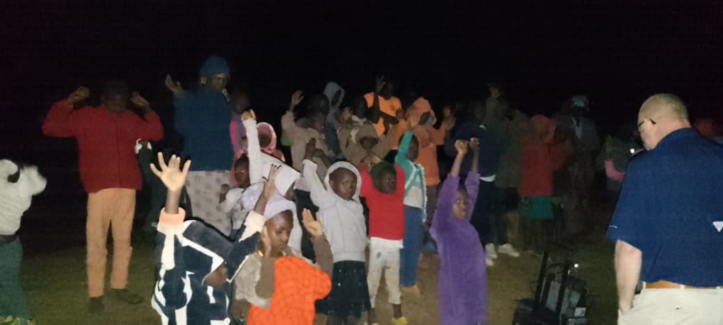 77 saved in Robai Junction in Kenya tonight as Alfred Lukwa showed the Jesus Film @ken_pledger