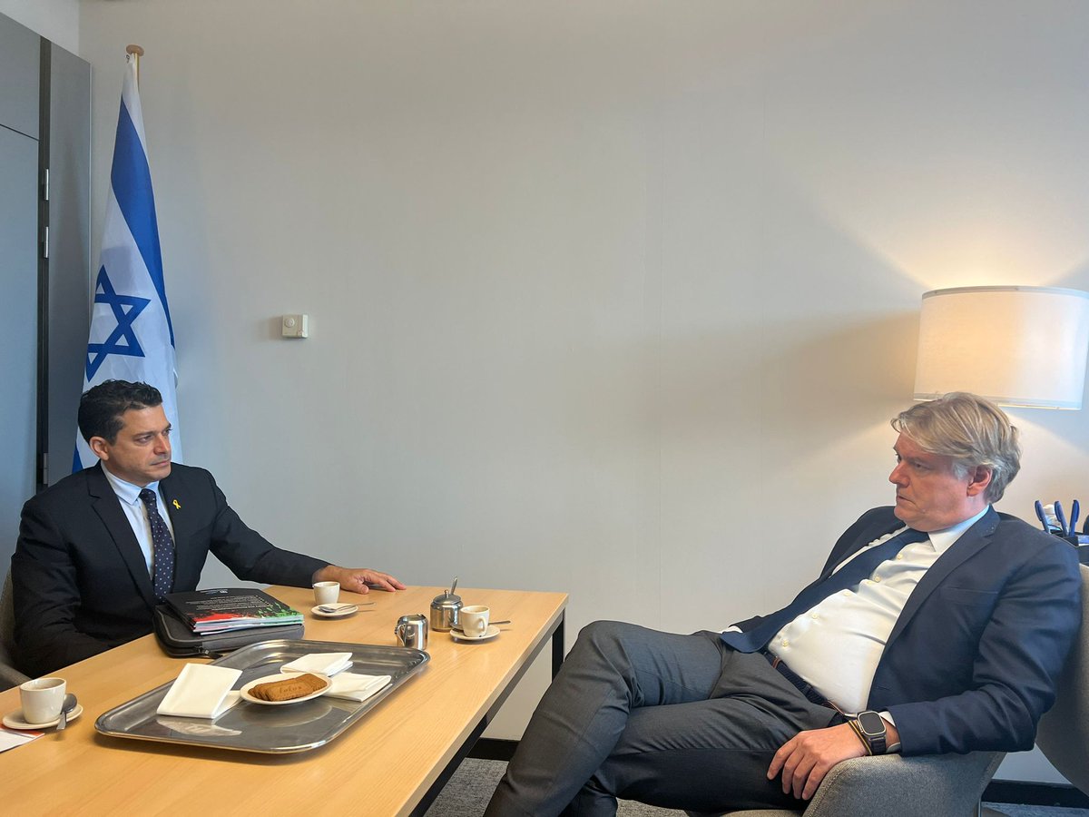 🇮🇱 Esta tarde me he reunido con el ministro de la Disapora israeli @AmichaiChikli, con quien conversé sobre la situación en Israel tras el ataque de #Irán y la dañina y oportunista posición de Sánchez en Oriente Medio.