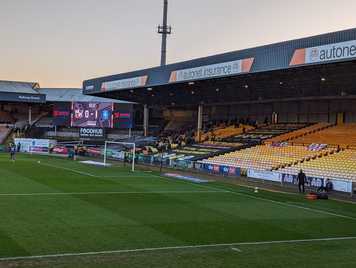 Massive respect to all the 122 Wycombe fans that made the trip up to Vale Park this evening.👏

#wycombewanderers #wwfc #Chairboys