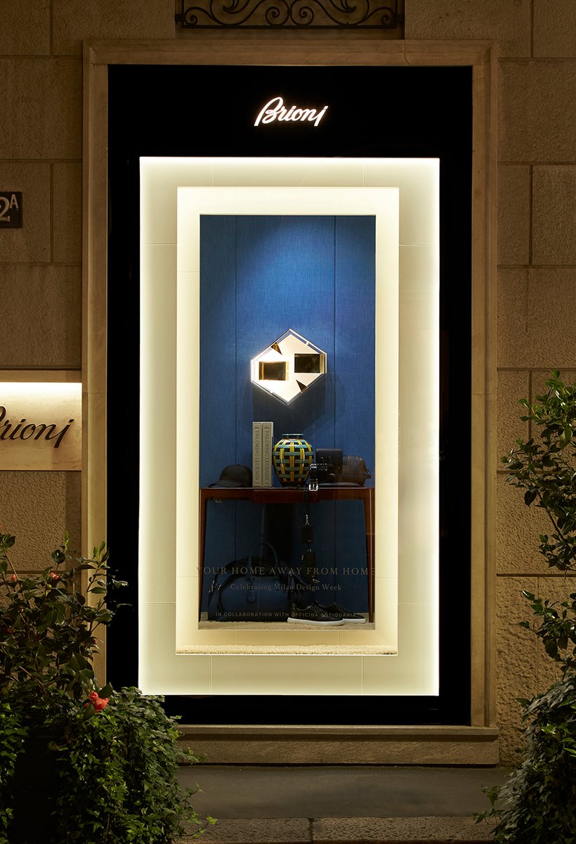 On the occasion of the 2024 Milan Design Week, Brioni celebrates its partnership with design gallery Officina Antiquaria with a special window installation. The project echoes the spirit of the Brioni stores: a home away from home with a warm, welcoming atmosphere #Brioni