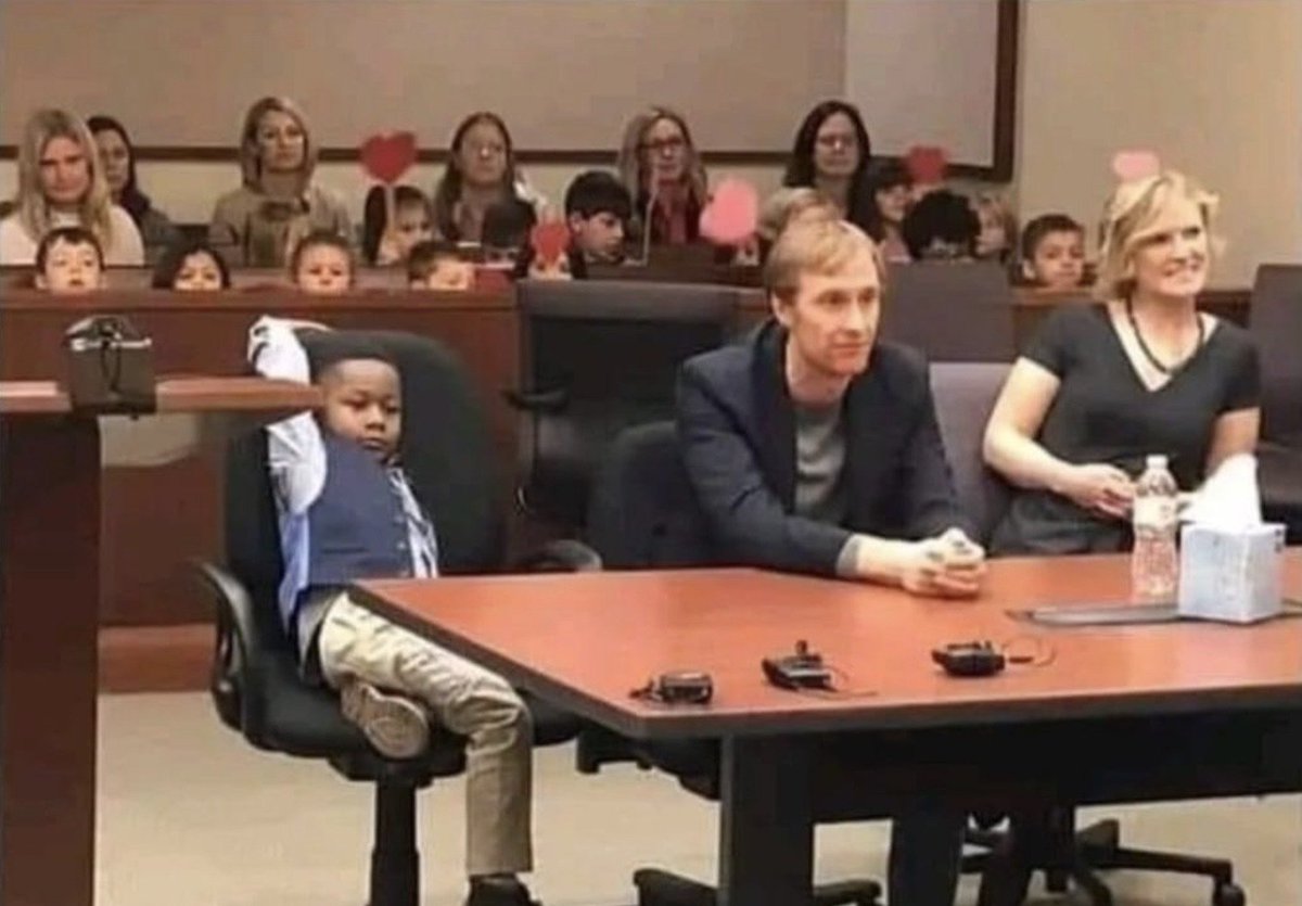 A 5-Year-Old boy invited his entire kindergarten class to witness his adoption and they all showed up 🥹