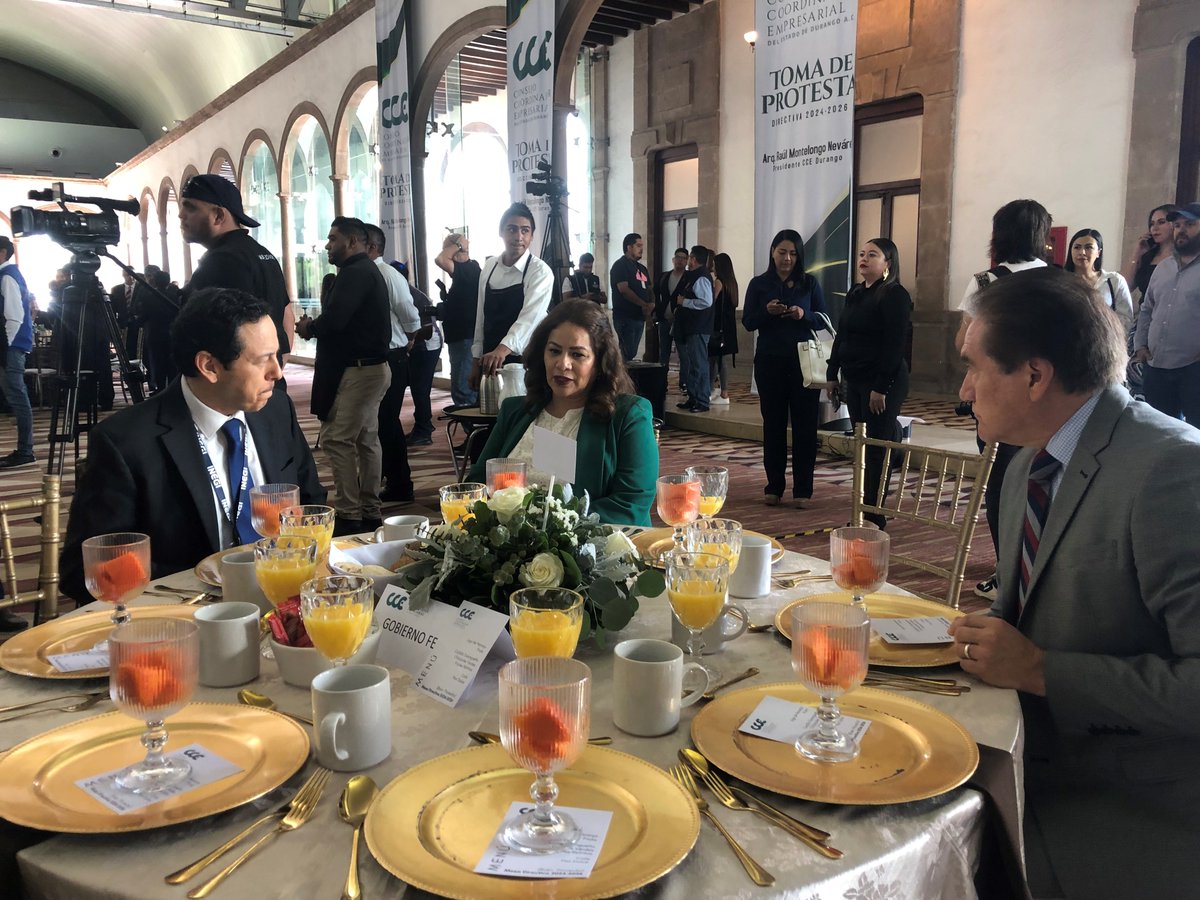 Efrain_Limones's tweet photo. En compañía de Tomasa Badillo Almaraz, directora regional Norte del @INEGI_INFORMA, participamos en la toma de protesta del @CCEDGOMX.
En coordinación con su nuevo presidente, @montelongo_raul, continuaremos promoviendo la información estadística y geográfica en este sector. https://t.co/2XfsFk5vSp
