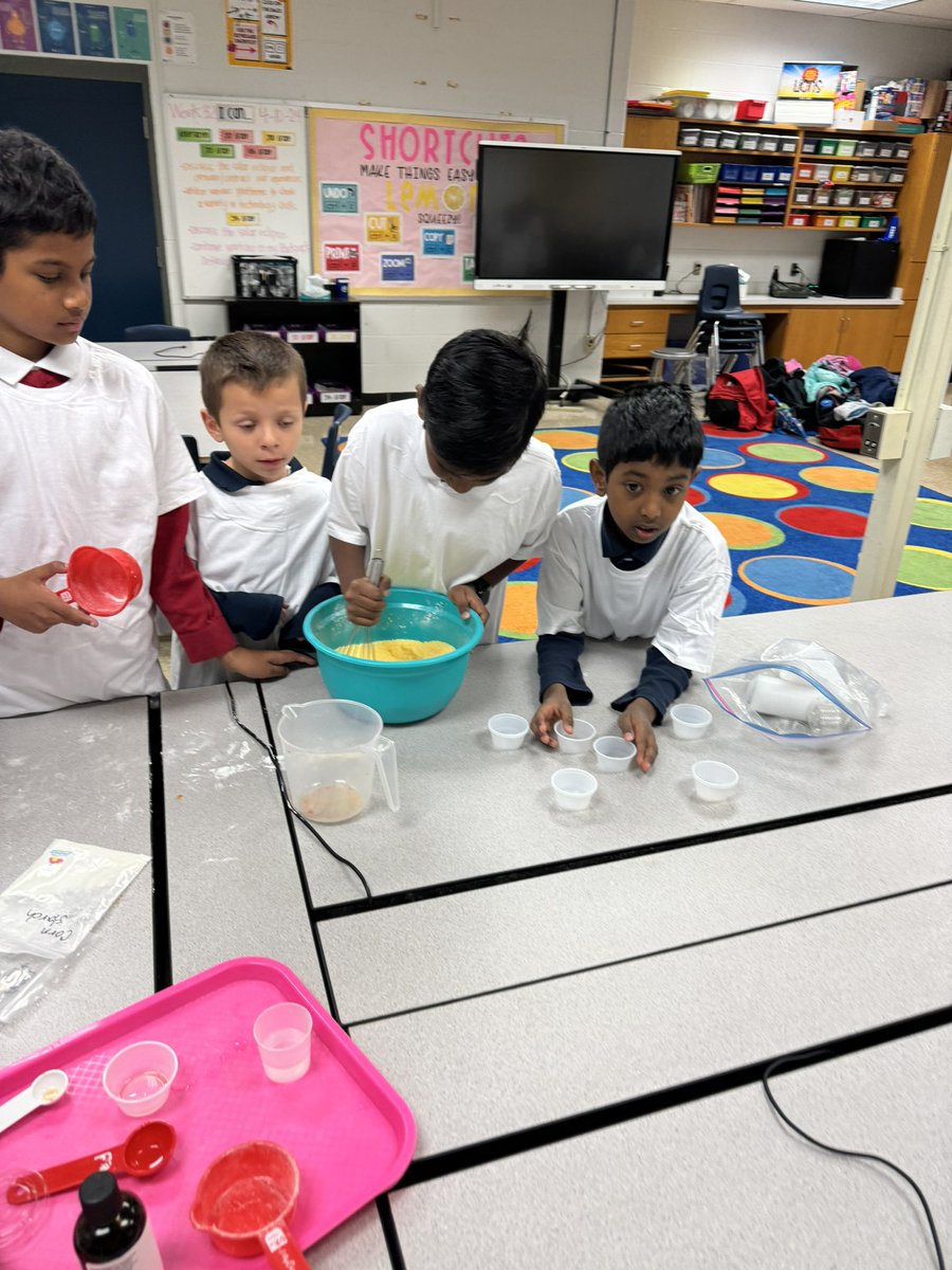 These students at @JCPSKY @GreathouseLions had a 💥BOMB💥 making BATH BOMBS at their before-school STEM Club!🤩
#STEMlearning #bathbombs #creativefun #WeAreJCPS